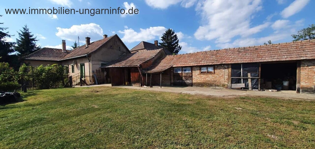 Südlich des Plattensees gut erhaltenes Einfamilienhaus mit großem Grundstück zu verkaufen