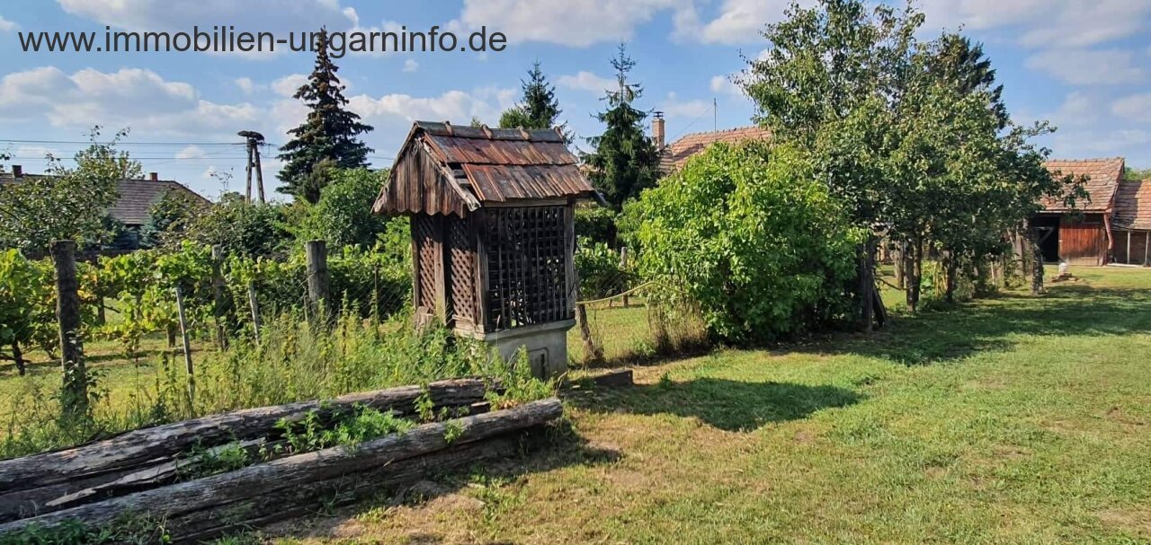 Südlich des Plattensees gut erhaltenes Einfamilienhaus mit großem Grundstück zu verkaufen