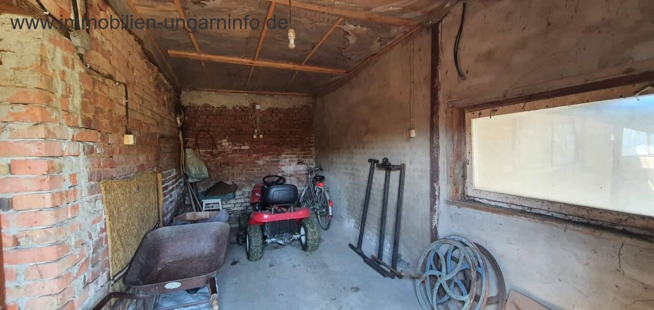 Südlich des Plattensees gut erhaltenes Einfamilienhaus mit großem Grundstück zu verkaufen