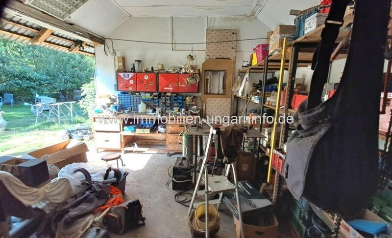 Zwei Immobilien mit großem Grundstück nahe dem Balaton zu verkaufen