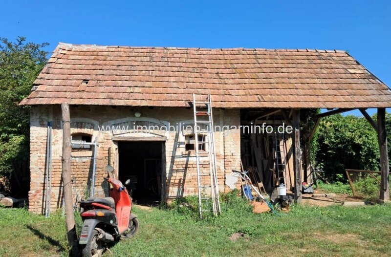 Zwei Immobilien mit großem Grundstück nahe dem Balaton zu verkaufen