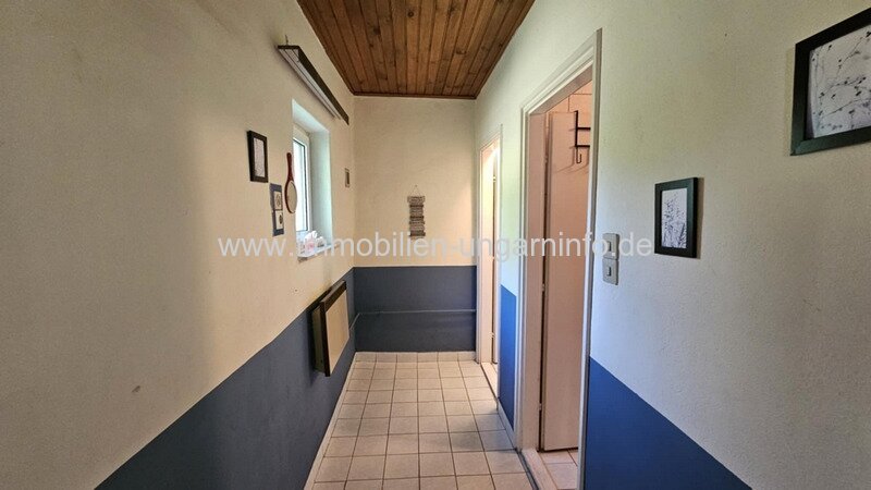 In der Weinregion Somló (Komitat Veszprém) stehen 2 Häuser zum Preis von einem zum Verkauf.