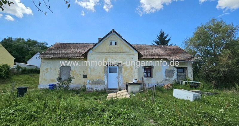 Renovierungsbedürftiges Einfamilienhaus in der Plattenseeregion