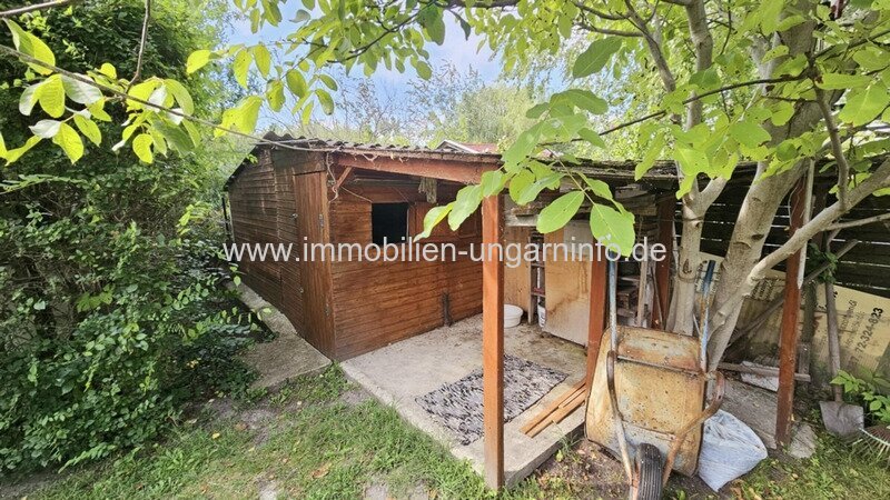 Strandnahes Ferienhaus mit Strohdach in Balatonmáriafürdő zu verkaufen