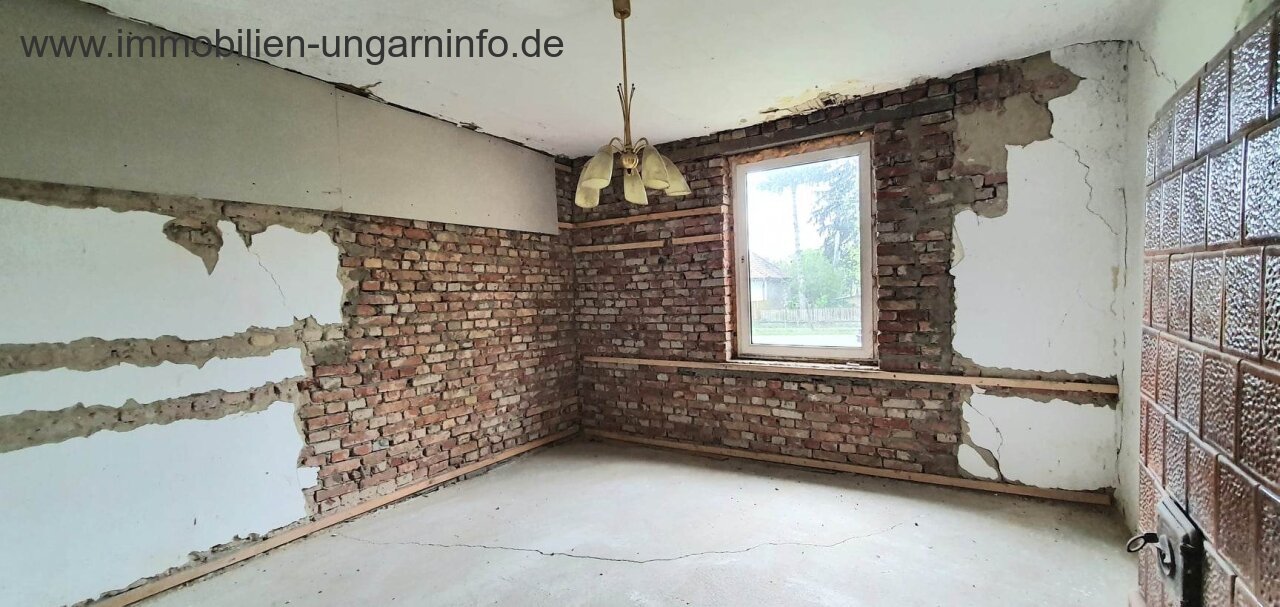 Detached house to renovate near Lake Balaton with a large plot