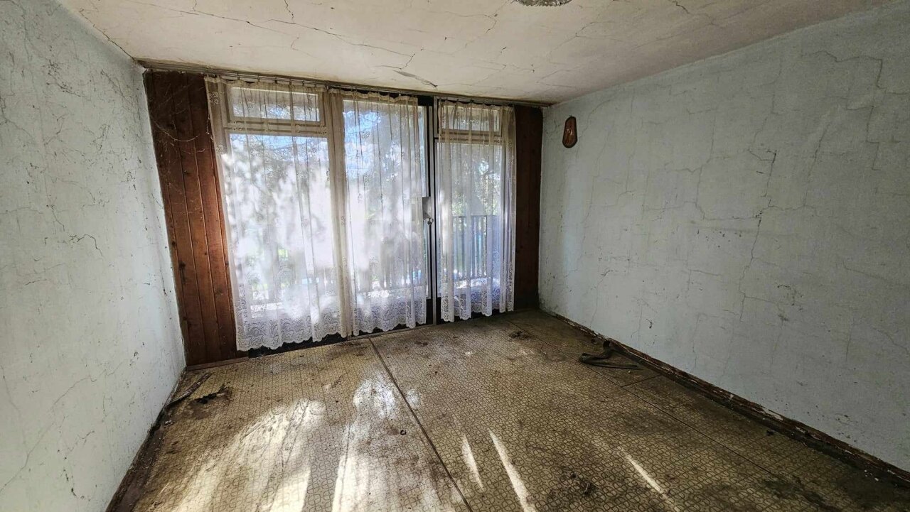 Einfamilienhaus mit großem Grundstück in einem Dorf südlich des Plattensees zu verkaufen