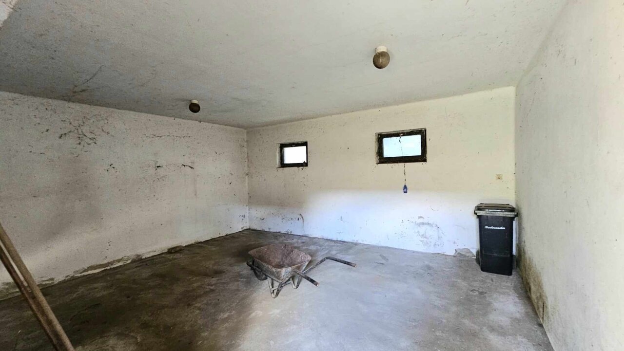 Einfamilienhaus mit großem Grundstück in einem Dorf südlich des Plattensees zu verkaufen