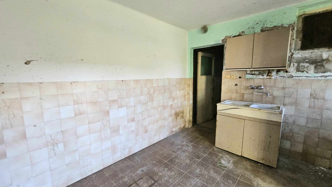 Einfamilienhaus mit großem Grundstück in einem Dorf südlich des Plattensees zu verkaufen