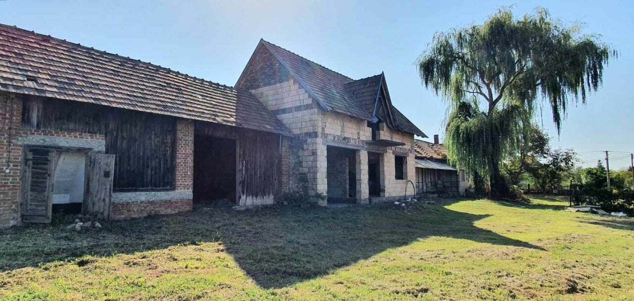 Vom Balaton 14 km entfernt 170 m² halbfertiges Haus