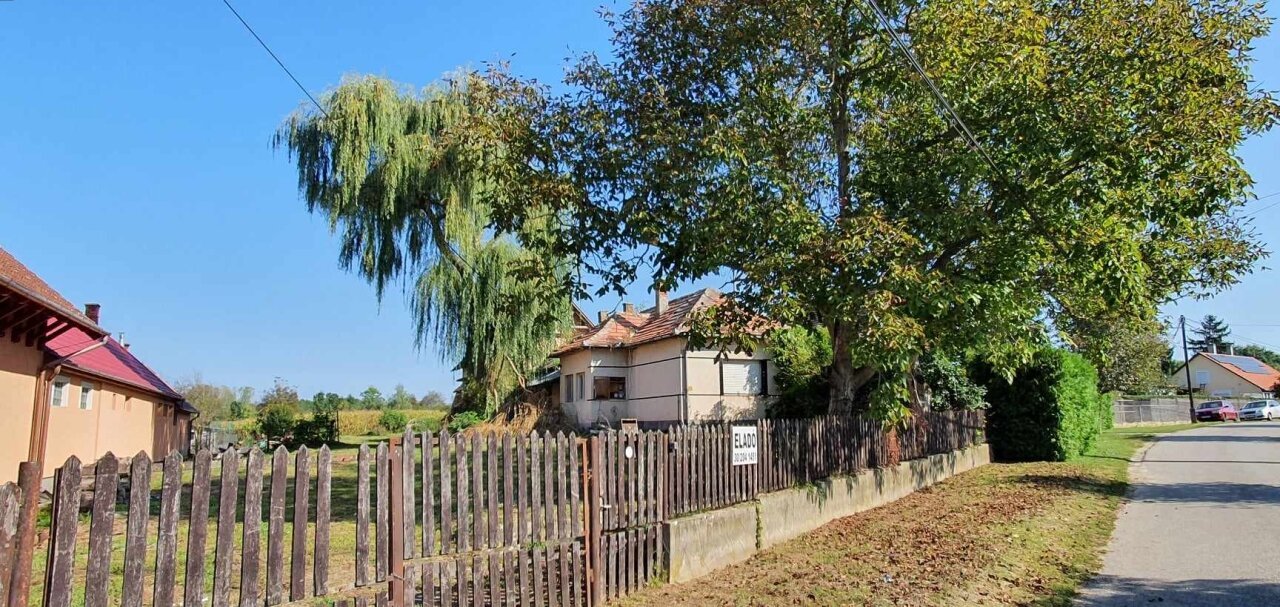 Vom Balaton 14 km entfernt 170 m² halbfertiges Haus