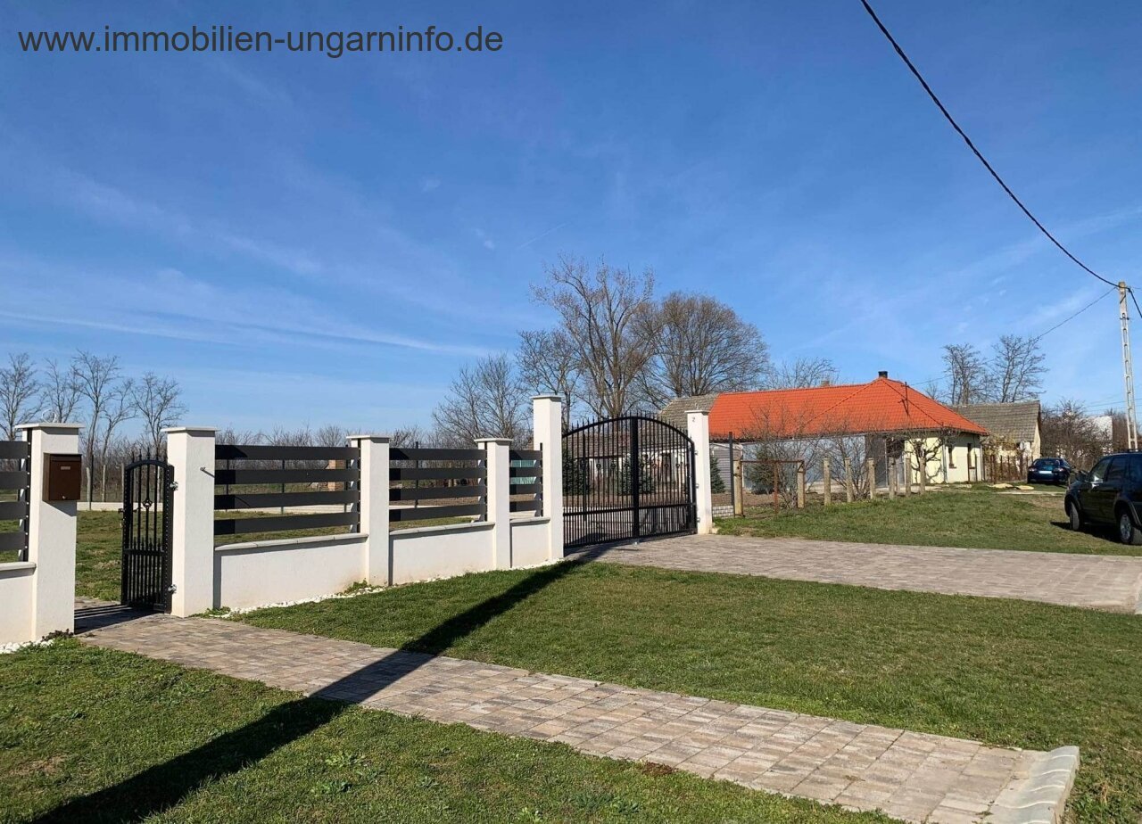 Tolna Vármegye: Building land for sale in a small village in Tolna county 