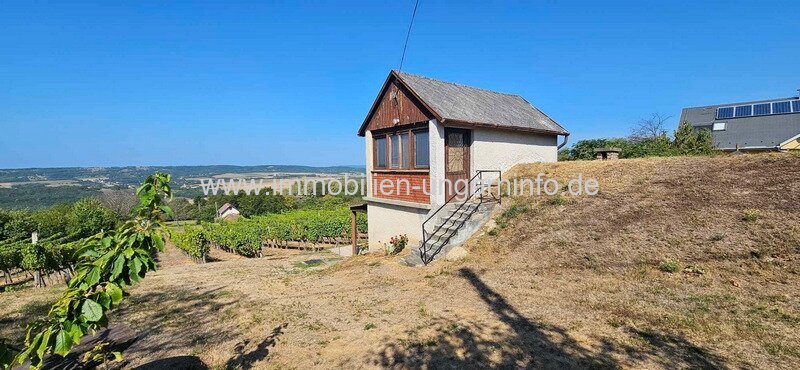 Auf der Nordseite des Plattensees in Rezi, Panorama-Weinberghäuschen zu verkaufen