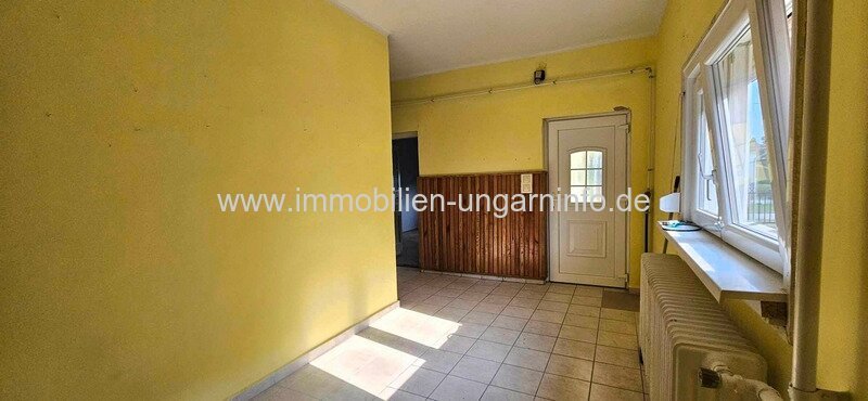 Einfamilienhaus mit 3 Werkstätten für sofortigen Umzug verfügbar