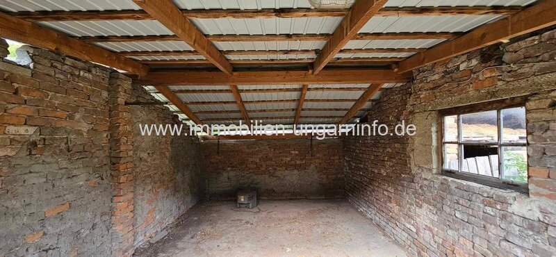 Einfamilienhaus mit 3 Werkstätten für sofortigen Umzug verfügbar