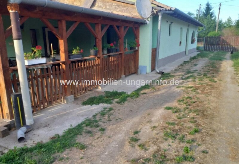 Einfamilienhaus mit vier Zimmern in der Nähe des Plattensees