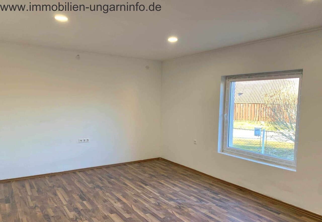 Komplett renoviertes, bezugsfertiges, freistehendes Haus 22 km vom Plattensee entfernt