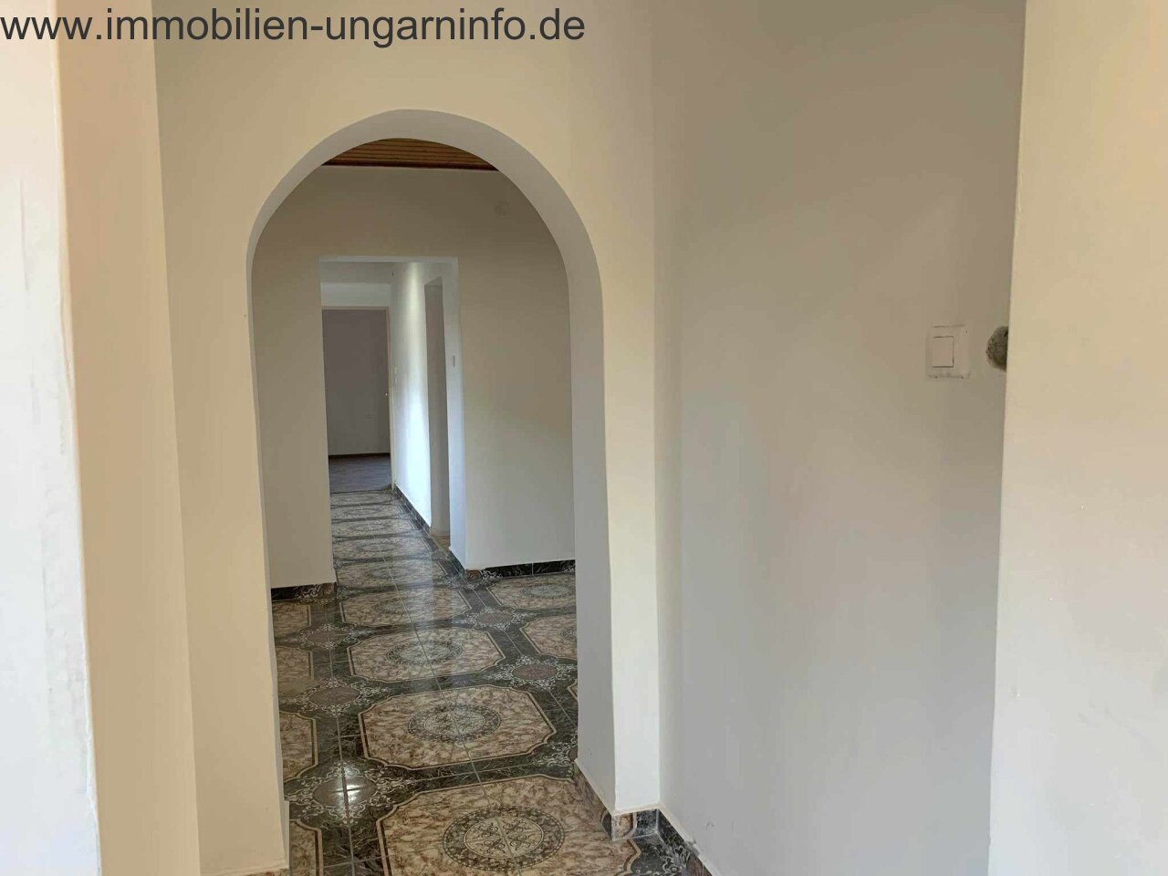 Komplett renoviertes, bezugsfertiges, freistehendes Haus 22 km vom Plattensee entfernt