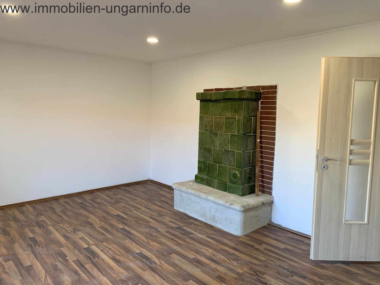 Komplett renoviertes, bezugsfertiges, freistehendes Haus 22 km vom Plattensee entfernt