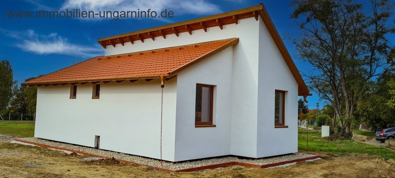 New construction of a modular house on the shore of Lake Balaton