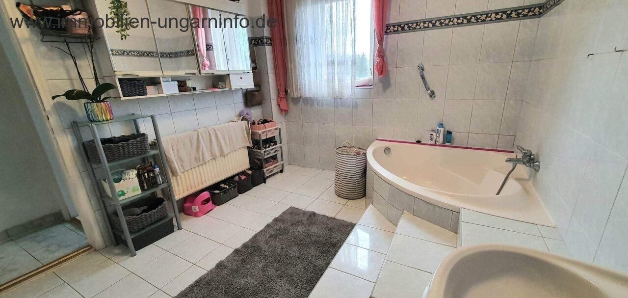 In Vonyarcvashegy, on the northern shore of Lake Balaton, 2-storey detached house for sale