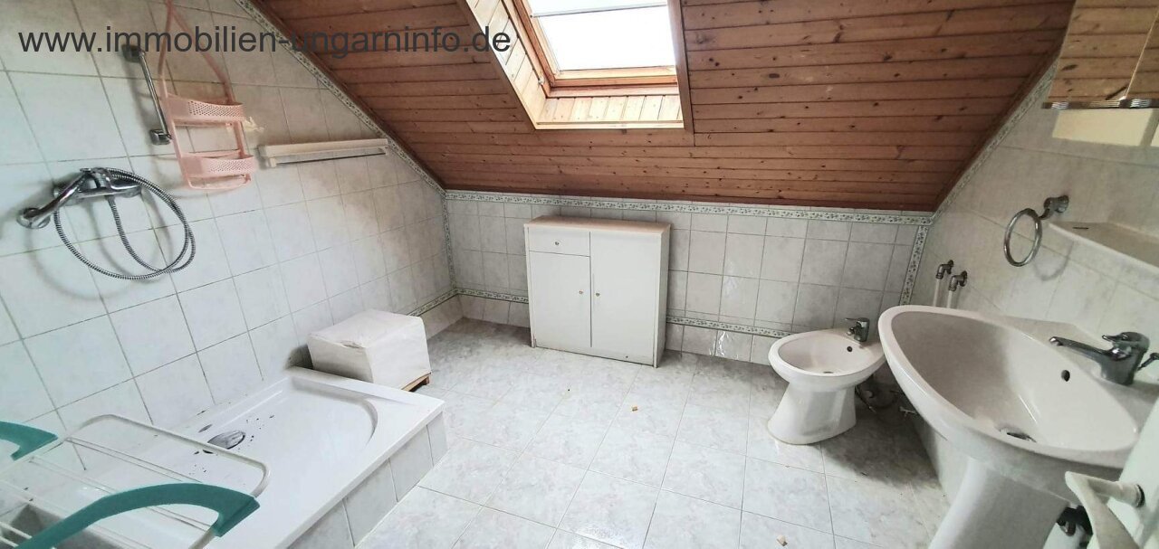 In Vonyarcvashegy, on the northern shore of Lake Balaton, 2-storey detached house for sale