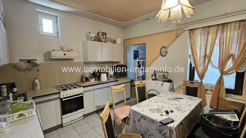 4 km vom Plattensee entfernt 2 Generationen Familienhaus mit Pool zu verkaufen