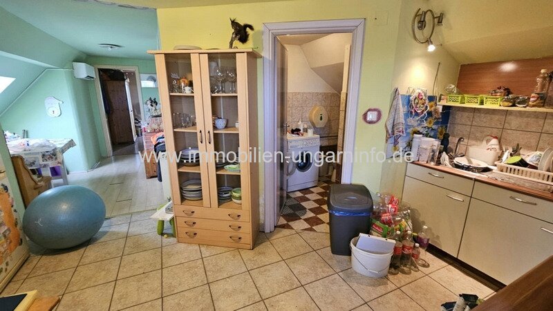 4 km vom Plattensee entfernt 2 Generationen Familienhaus mit Pool zu verkaufen