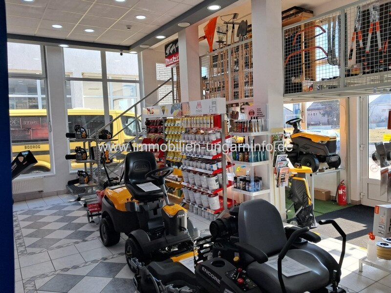 Geschäftsräume und Wohnung in einem zu verkaufen