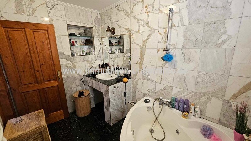 Neuwertiges massive Einfamilienhaus, 12 km vom Plattensee entfernt in Marcali