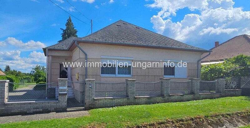 Einfamilienhaus mit 3 Schlafzimmern zu verkaufen in Marcali