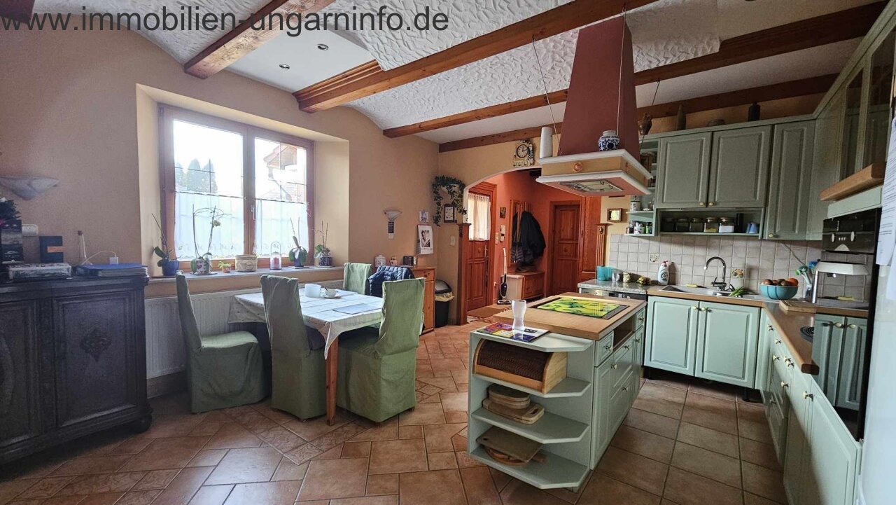 Zwei Häuser auf einem Grundstück