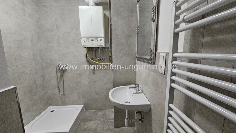 Modernes Einfamilienhaus mit 3 separaten Wohnungen im Herzen von Nagykanizsa zu verkaufen