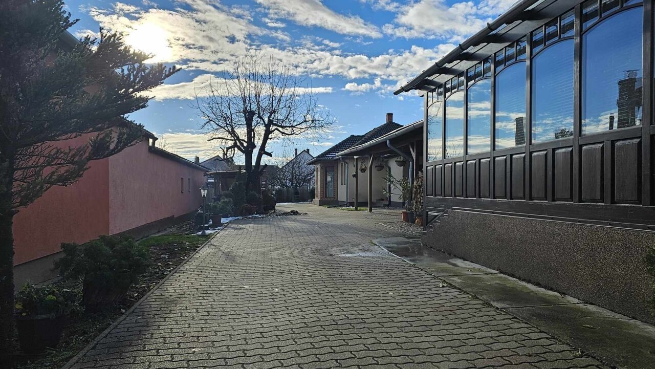 2 Häuser und Apartment auf einem Grundstück in der Nähe des Plattensees zu verkaufen