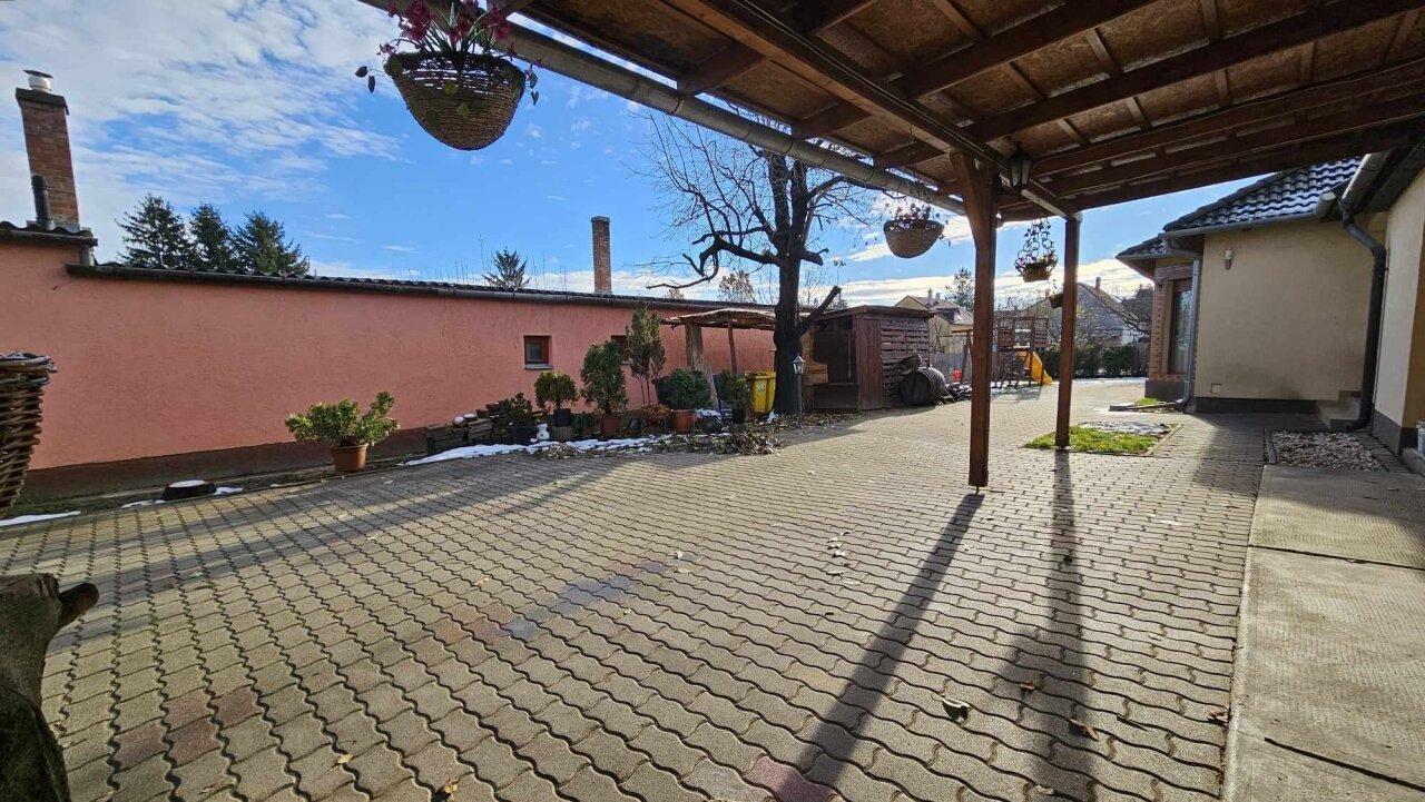 2 Häuser und Apartment auf einem Grundstück in der Nähe des Plattensees zu verkaufen