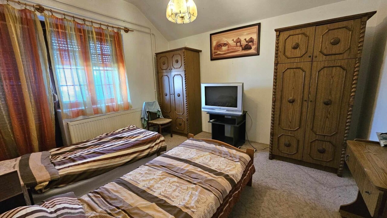 Einfamilienhaus und Geschäftsräume in einem zu verkaufen