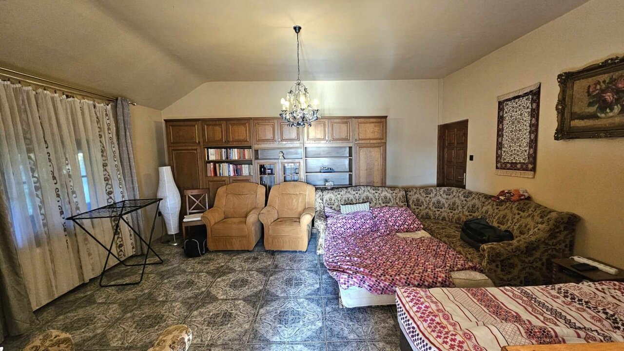 Einfamilienhaus und Geschäftsräume in einem zu verkaufen