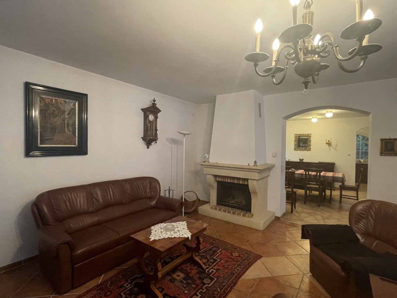 3-stöckiges Haus mit Pool im Donauknie zu verkaufen