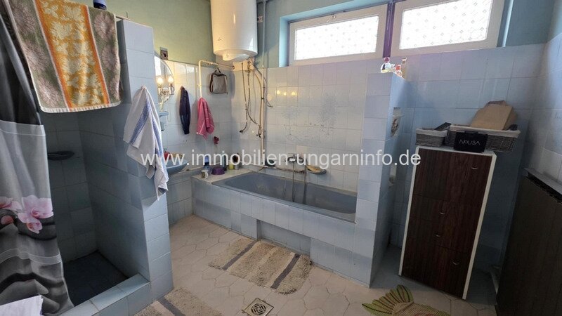 Mehrgenerationen-Einfamilienhaus mit Geschäftsraum in Marcali zu verkaufen