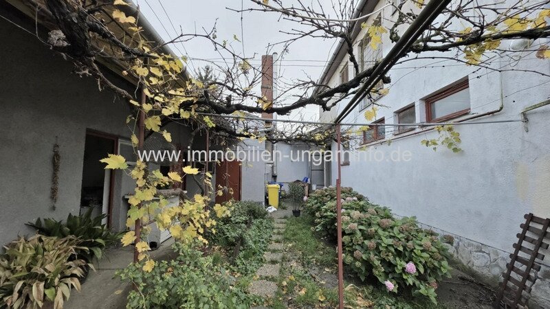 Mehrgenerationen-Einfamilienhaus mit Geschäftsraum in Marcali zu verkaufen