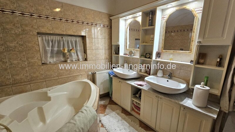 Einfamilienhaus in einer Kleinstadt am Plattensee