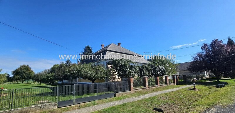 Einfamilienhaus mit großem Hof in ruhiger Lage, nahe der kroatischen-slovenien Grenze