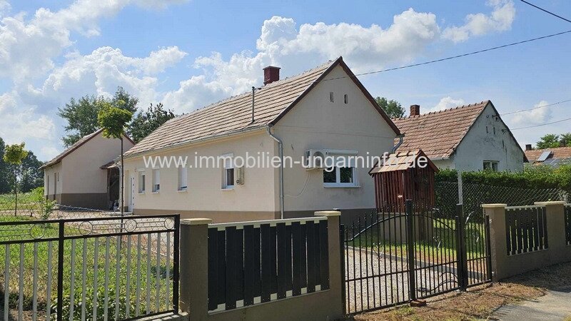 Sofort bezugsfertig, renoviertes Einfamilienhaus 18 km vom Plattensee entfernt