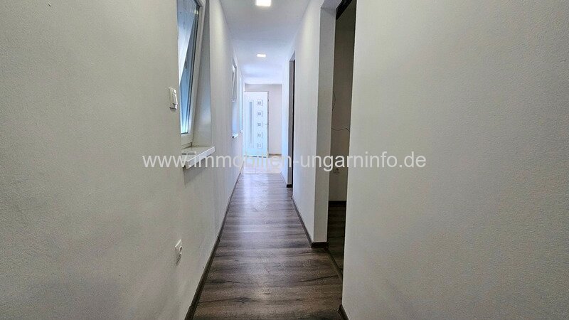 Sofort bezugsfertig, renoviertes Einfamilienhaus 18 km vom Plattensee entfernt