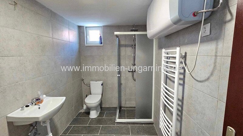 Sofort bezugsfertig, renoviertes Einfamilienhaus 18 km vom Plattensee entfernt