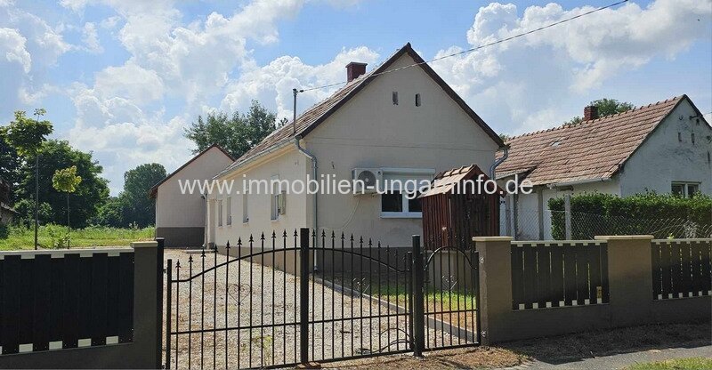 Sofort bezugsfertig, renoviertes Einfamilienhaus 18 km vom Plattensee entfernt