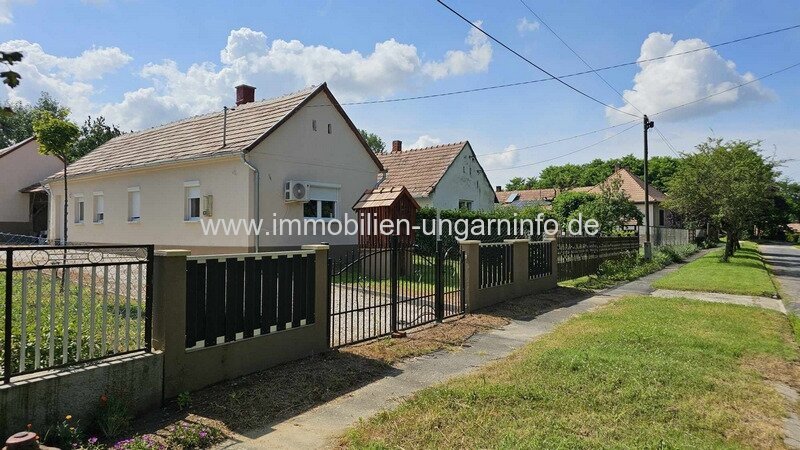 Sofort bezugsfertig, renoviertes Einfamilienhaus 18 km vom Plattensee entfernt