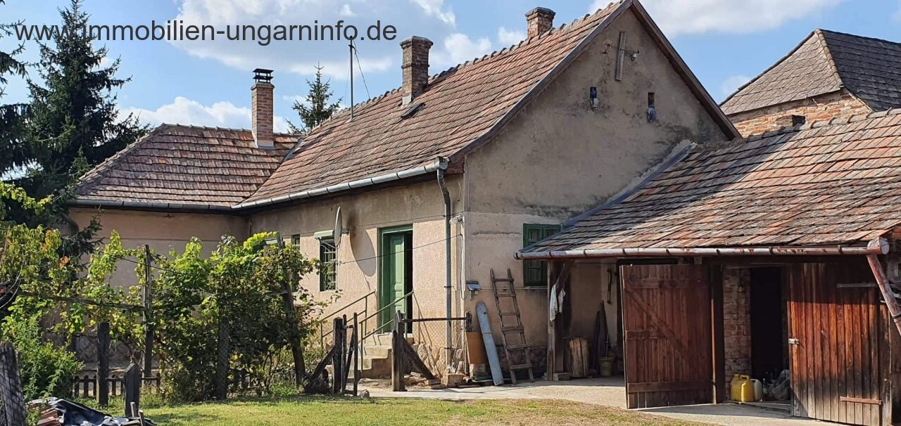 Südlich des Plattensees gut erhaltenes Einfamilienhaus mit großem Grundstück zu verkaufen