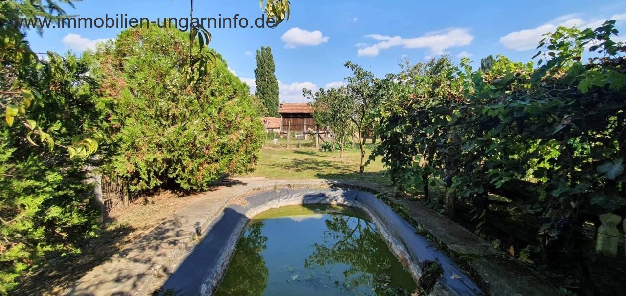 Südlich des Plattensees gut erhaltenes Einfamilienhaus mit großem Grundstück zu verkaufen