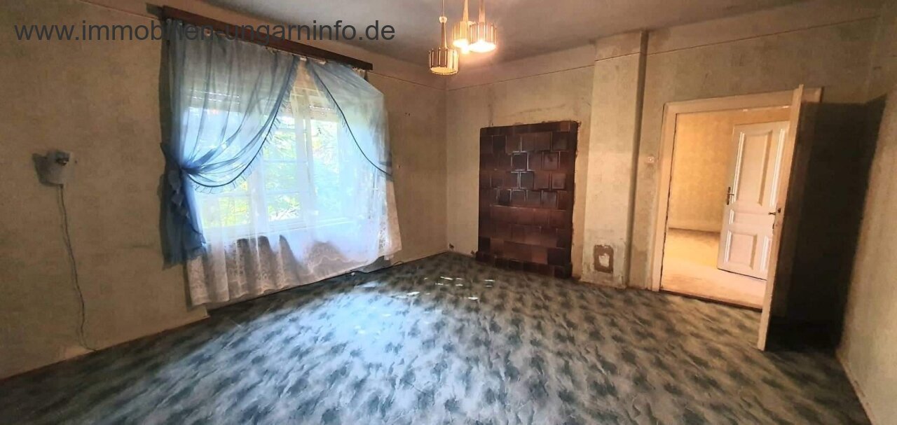 Südlich des Plattensees gut erhaltenes Einfamilienhaus mit großem Grundstück zu verkaufen