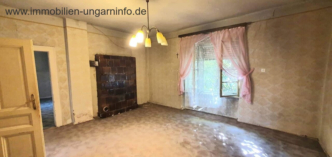 Südlich des Plattensees gut erhaltenes Einfamilienhaus mit großem Grundstück zu verkaufen